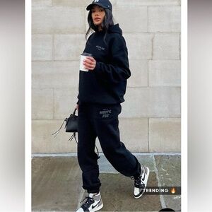 White Fox Offstage Sweatpants in Onyx Size Medium